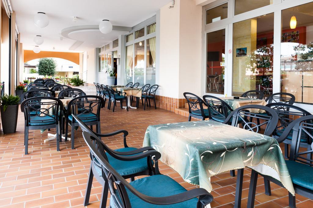 Hotel Garni Losanna Бибионе Экстерьер фото