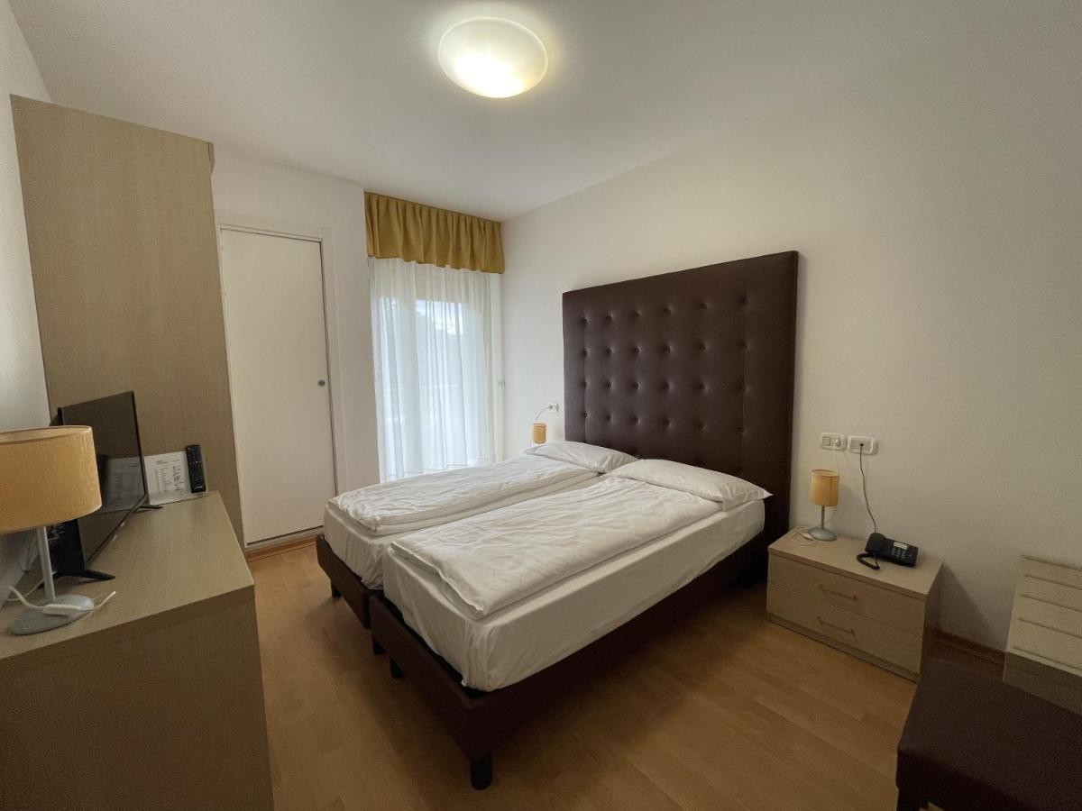 Hotel Garni Losanna Бибионе Экстерьер фото