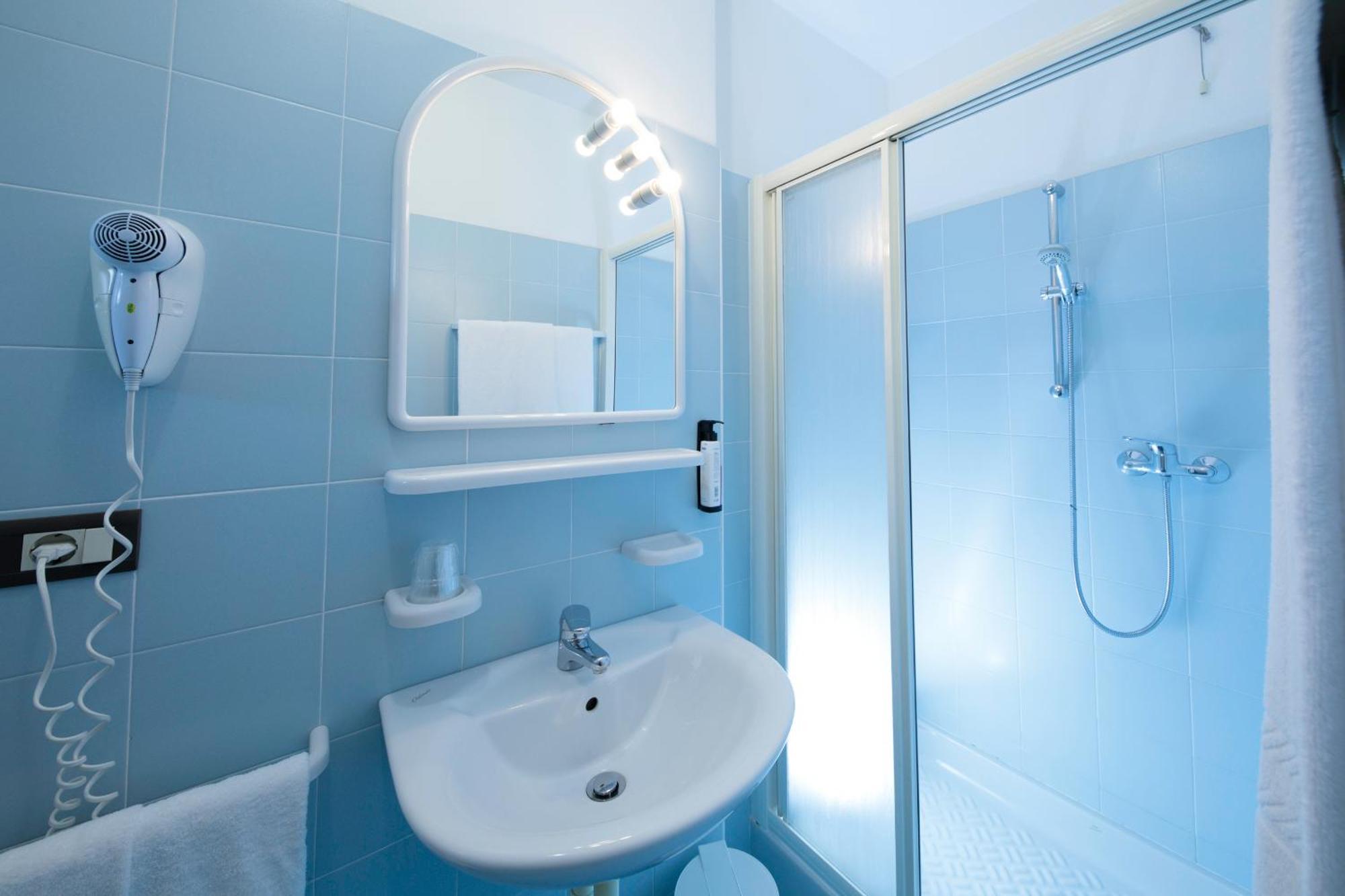 Hotel Garni Losanna Бибионе Экстерьер фото