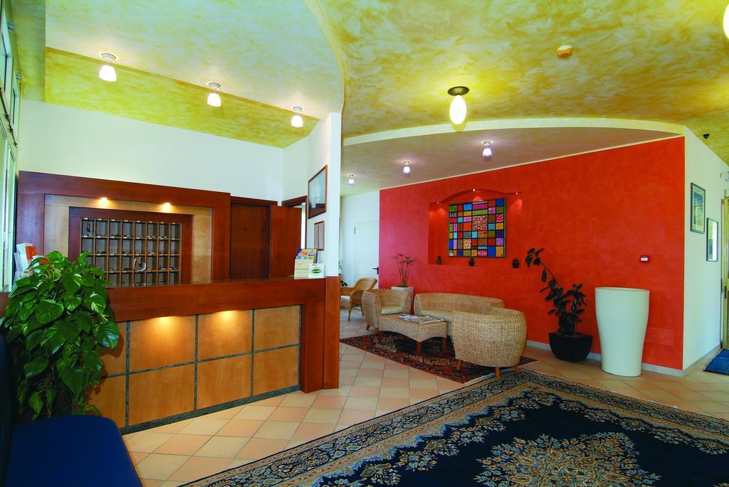 Hotel Garni Losanna Бибионе Экстерьер фото