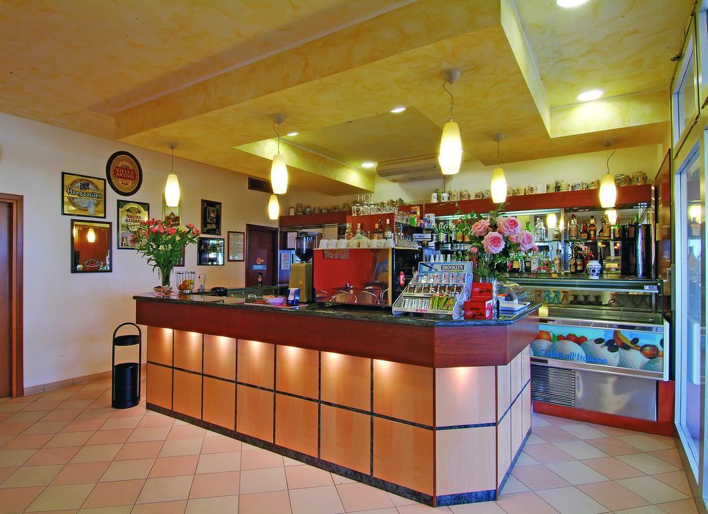 Hotel Garni Losanna Бибионе Экстерьер фото