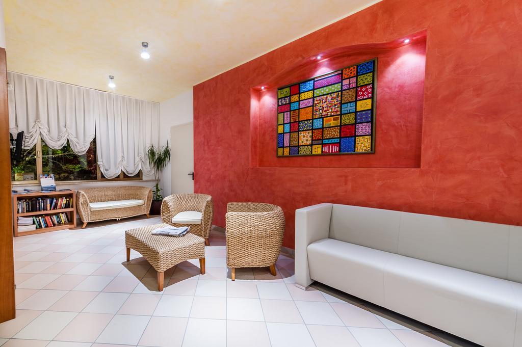 Hotel Garni Losanna Бибионе Экстерьер фото