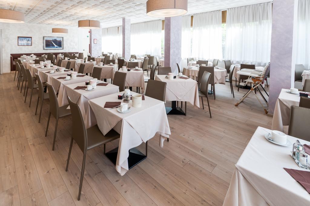 Hotel Garni Losanna Бибионе Экстерьер фото