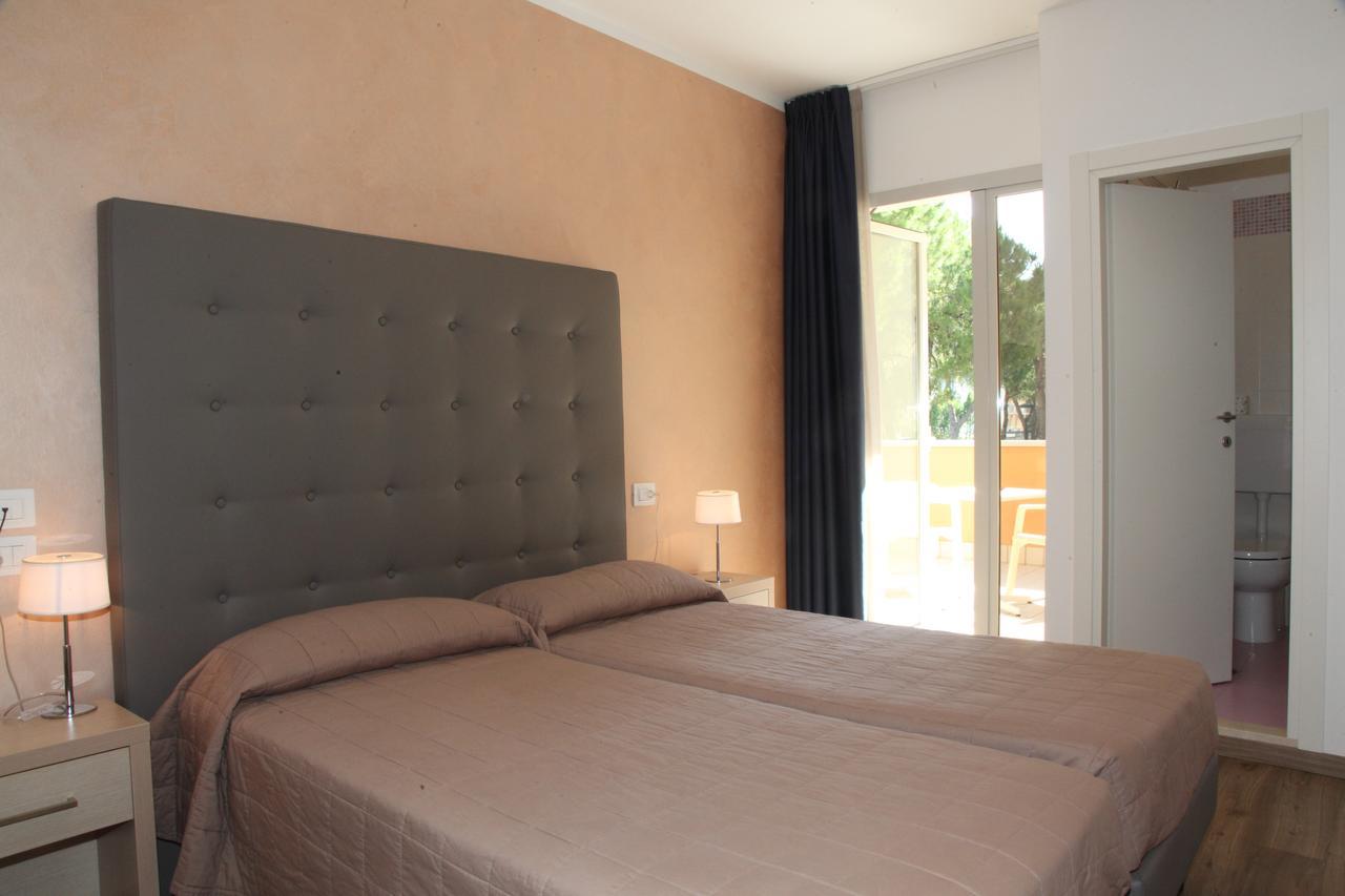 Hotel Garni Losanna Бибионе Экстерьер фото