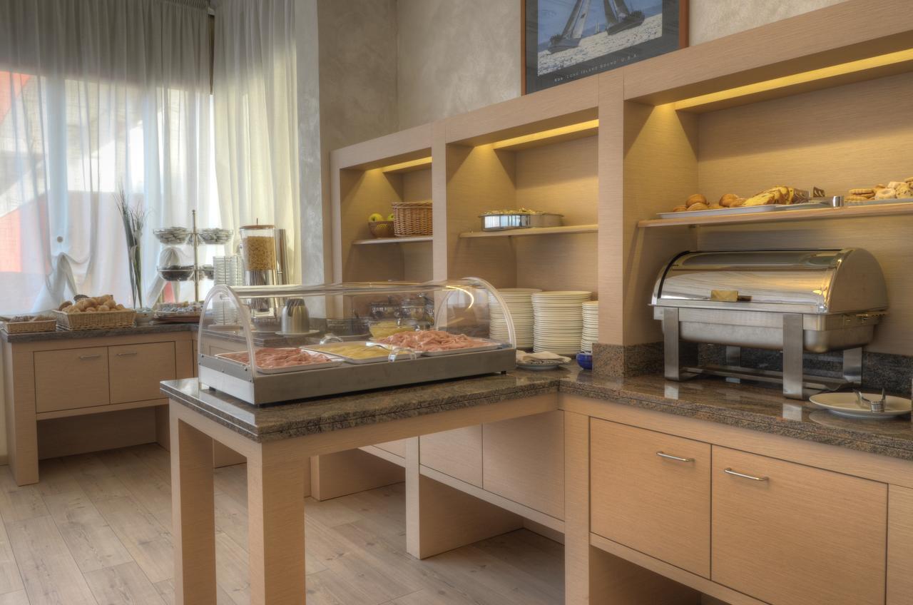 Hotel Garni Losanna Бибионе Экстерьер фото